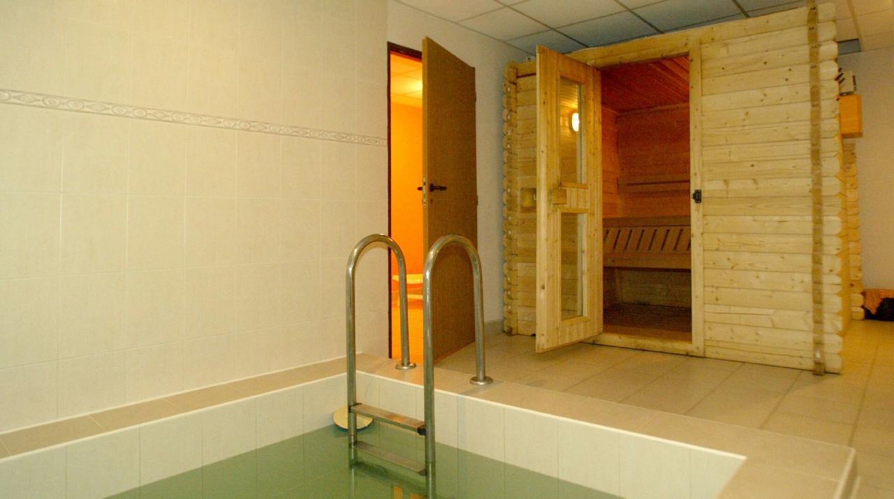 Hotel Galik Velké Karlovice エクステリア 写真